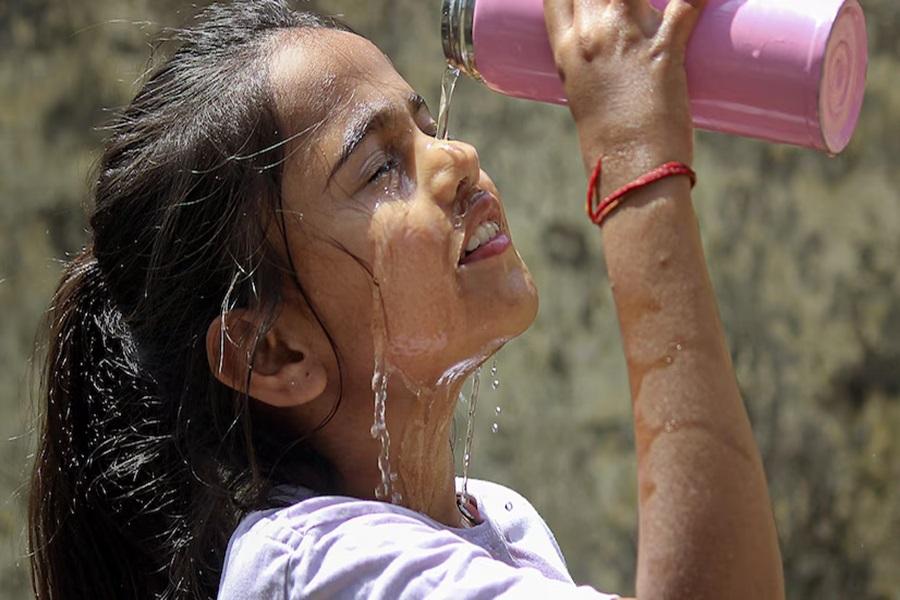 Delhi schools close as heatwave strikes city